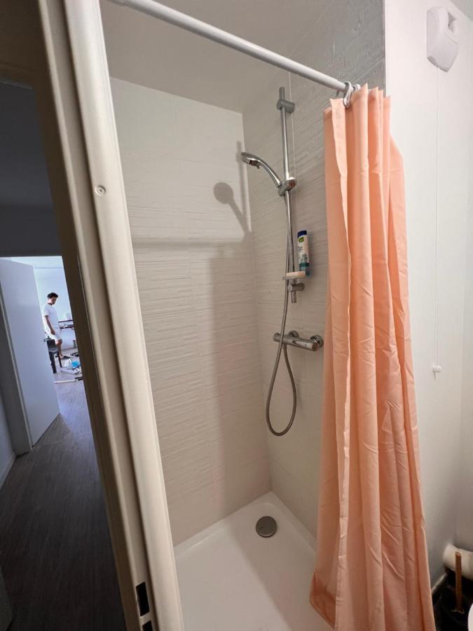 Chambre Individuelle Dans Un Appartement A 37 De Champs Elysees Sartrouville Zewnętrze zdjęcie