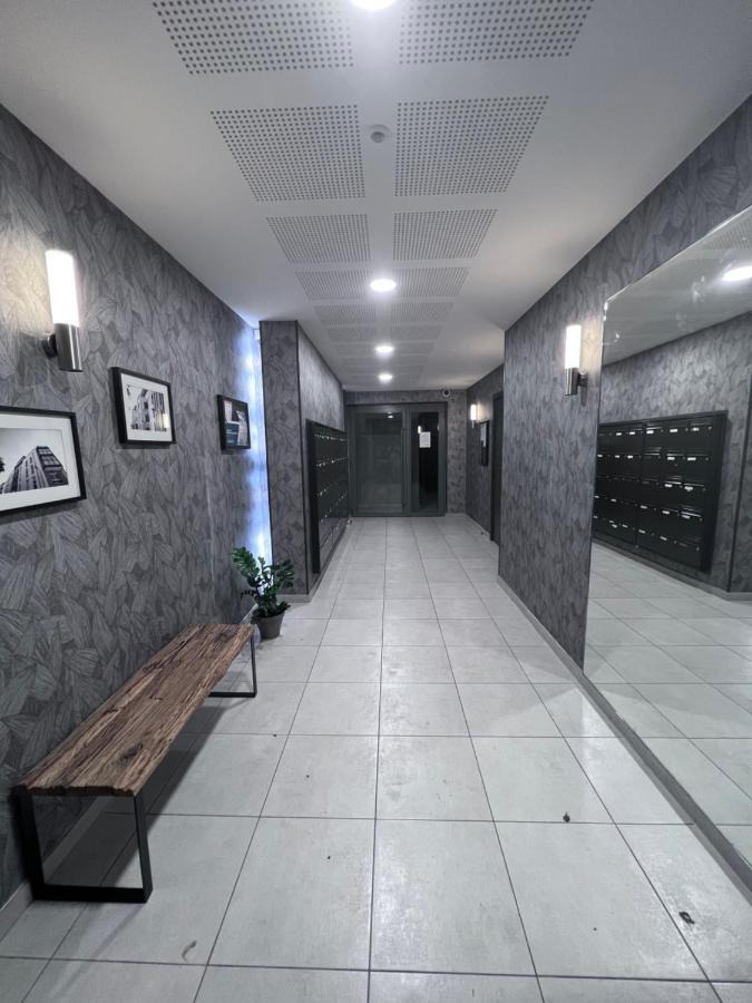 Chambre Individuelle Dans Un Appartement A 37 De Champs Elysees Sartrouville Zewnętrze zdjęcie