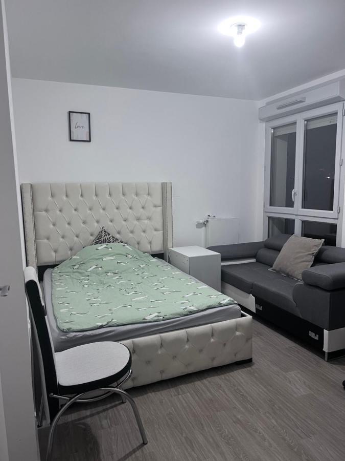 Chambre Individuelle Dans Un Appartement A 37 De Champs Elysees Sartrouville Zewnętrze zdjęcie