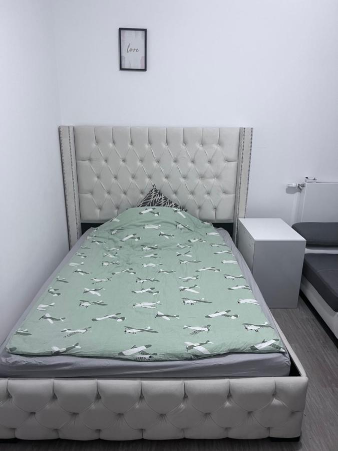 Chambre Individuelle Dans Un Appartement A 37 De Champs Elysees Sartrouville Zewnętrze zdjęcie